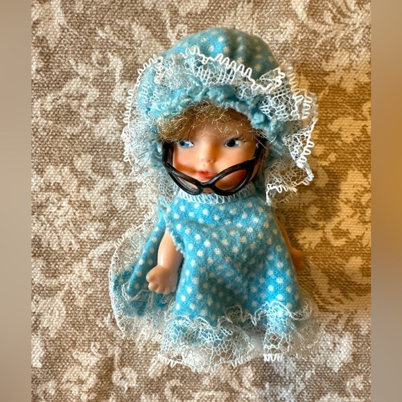 Vintage 1966 Mini Doll ‘Tiny Tots’ Pocket Size with original box 
By Uneeda - Picture 2 of 16